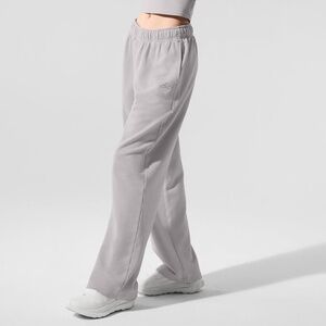 ALO Yoga Washed Accolade Straight Leg Sweatpants in Grey Sky Wash
